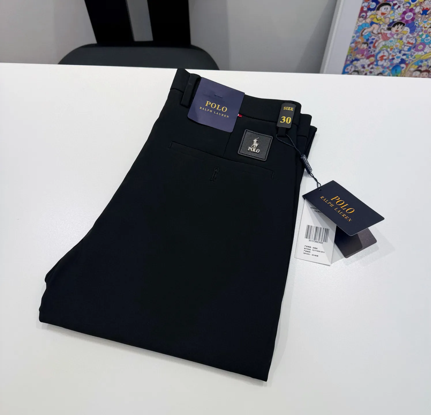 P210 Style number: D430 Raff suit trousers, clean black trousers. The most classic and best-selling fashion series. Casual thick milk silk trousers. Perfect fit. The golden ratio between trousers length and slim fit, which is between trousers and nine-pointers. It is just right. It comes with Lycra soft. It is thick, the fabric is stiff and elastic. The milk silk fabric has been treated with a special process and has the characteristics of no ironing, anti-wrinkle, anti-static, and non-stick hair! Pants with letter logo on the back pocket, simple and low-key. Size: M-4XL 30-35 30 recommended (100-120 jins) 31 recommended (120-135 jins) 32 recommended (135-145 jins) 34 recommended (145-160 jins) 35 recommended (160-180 jins)